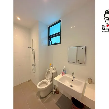 Staycation Homestay 11 Royal Richmond Near Airport Kuching Exterior photo
